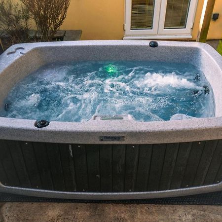 The Retreat, Own Hot Tub, Romantic Escape, Near Лайм-Реджис Экстерьер фото
